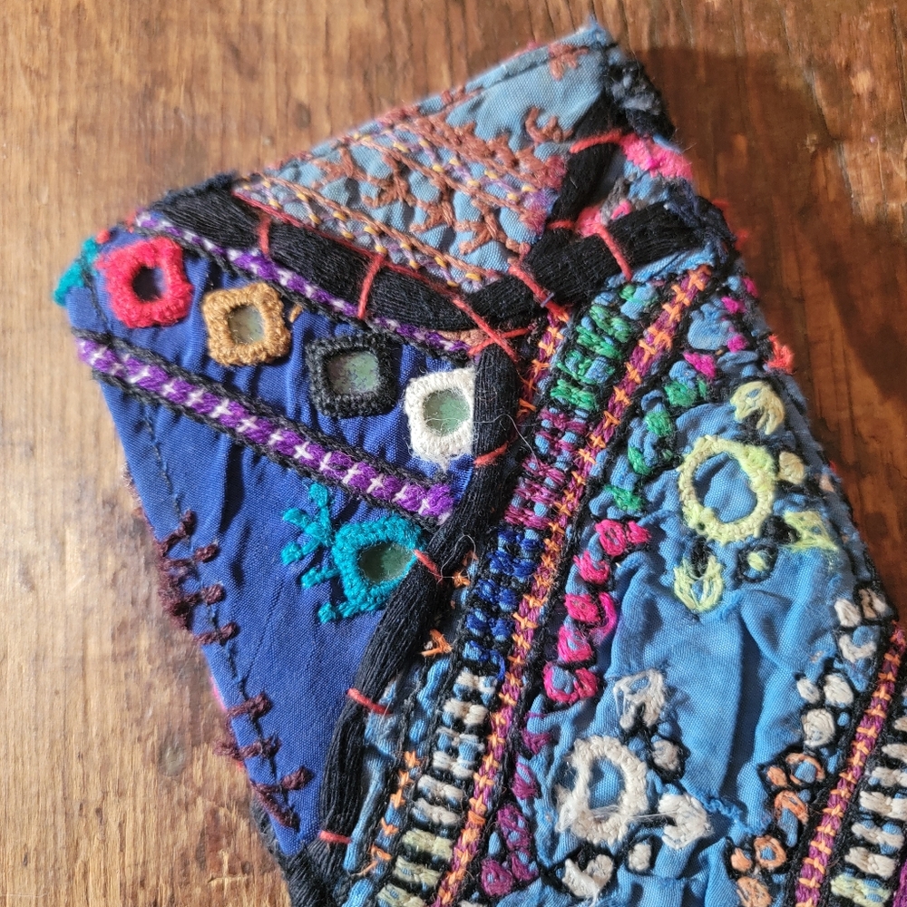 🌋👽 Free People Boho Embroidered Repurposed vtg banjara hippie Wallet card case - Picture 13 of 15